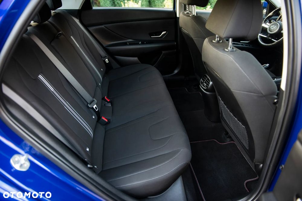 Hyundai Elantra 1.6 Executive - 35