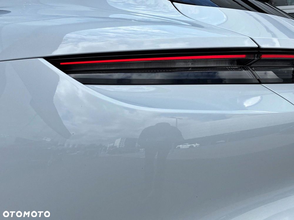 Porsche Taycan - 10