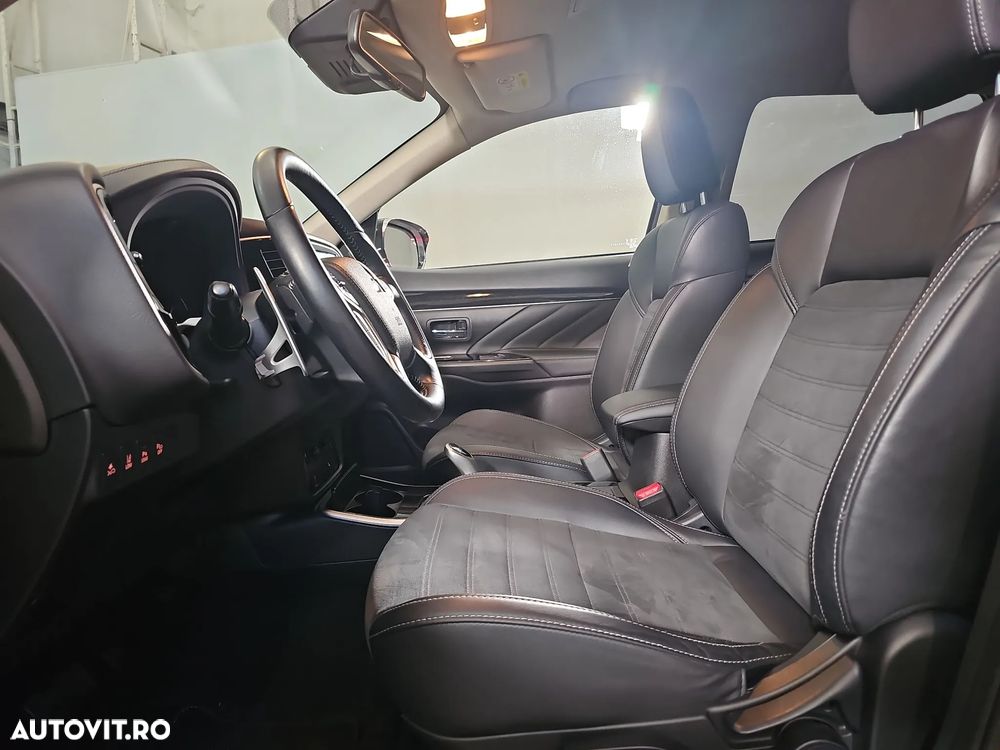 Mitsubishi Outlander - 23