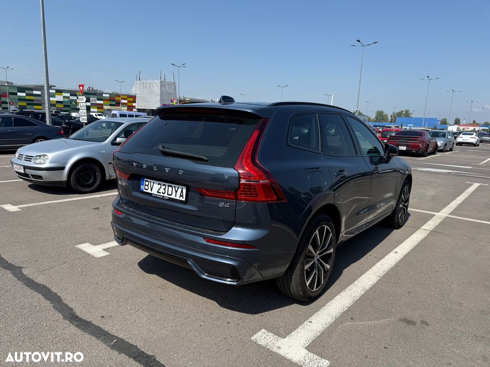 Volvo XC 60 B4 MHEV AT8 FWD R-Design - 4