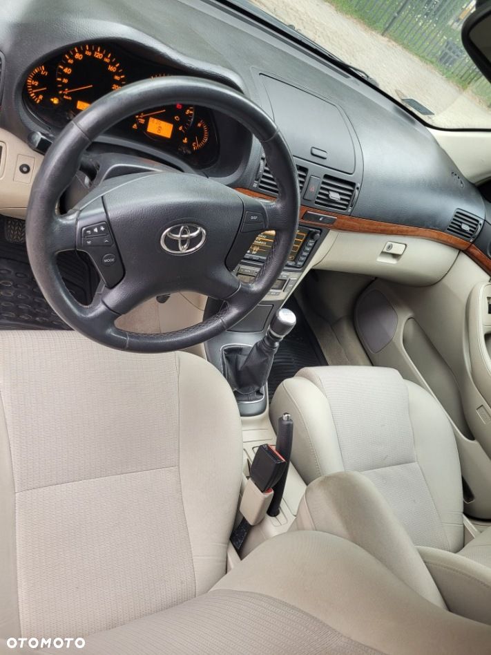Toyota Avensis 2.2 D-4D Sol - 5