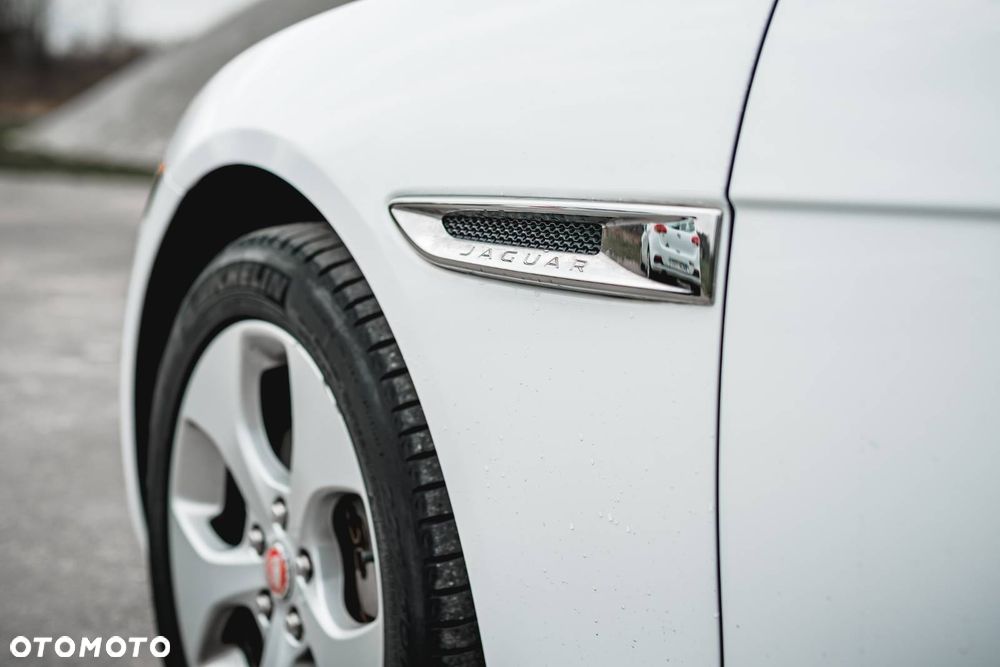 Jaguar XE - 6