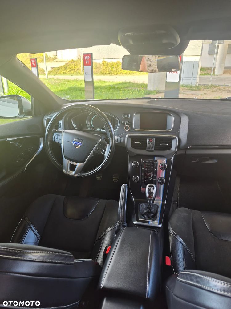 Volvo V40 D2 R-Design - 14