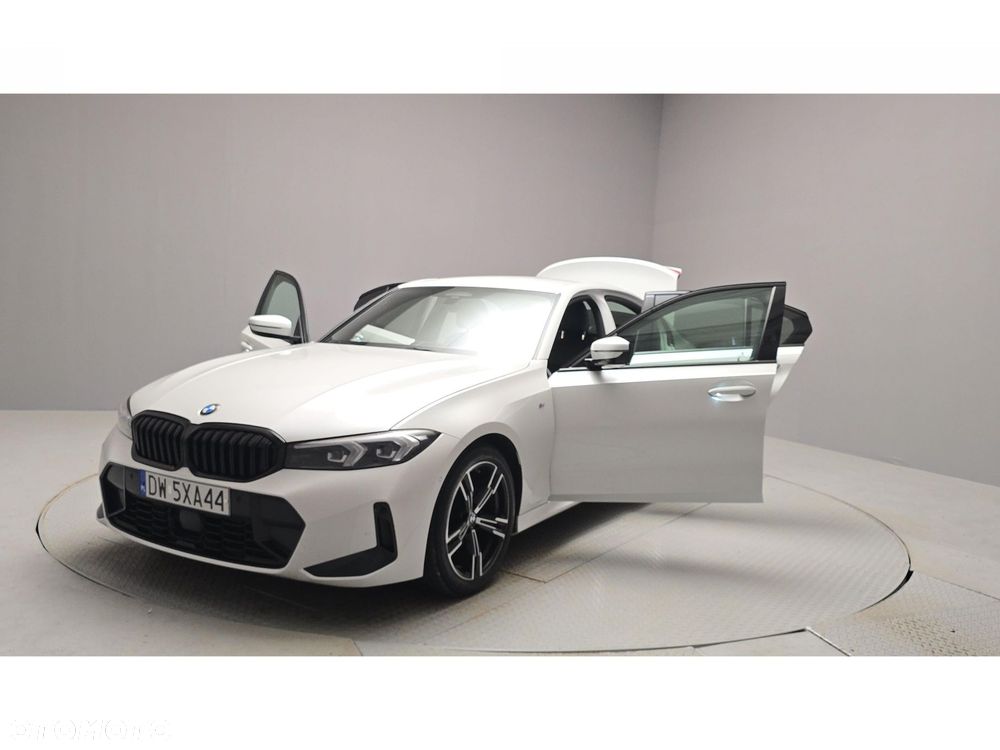 BMW Seria 3 320d xDrive M Sport - 13