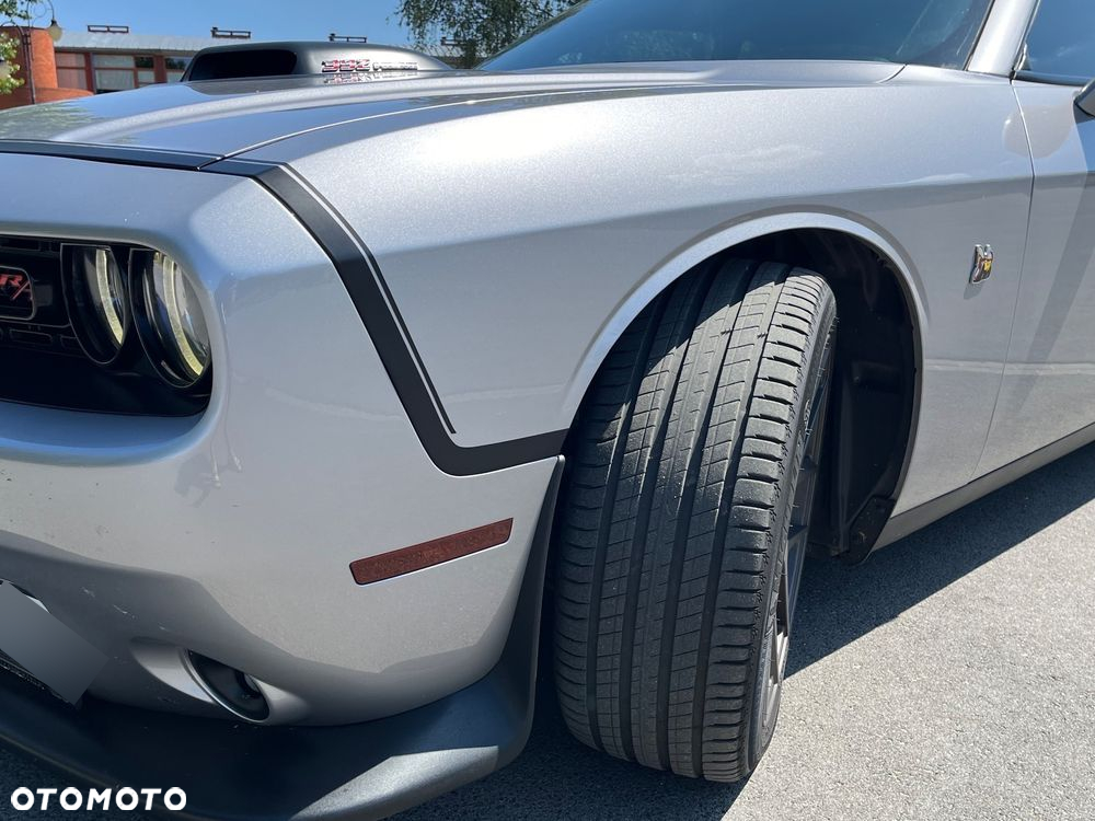 Dodge Challenger 6.4 Scat Pack - 11