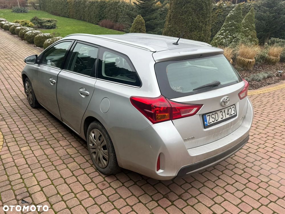 Toyota Auris 1.4 D-4D Luna - 4