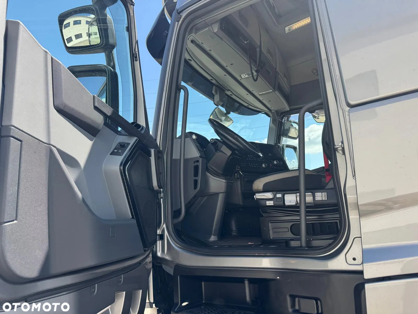 Renault T 520 HIGH 6x2/ 360Tkm/ PUSCHER /NAVI/ FULL LED/ XENON/ Masa Wlasna 9245kg/ REGULOWNE SIODŁO - 16