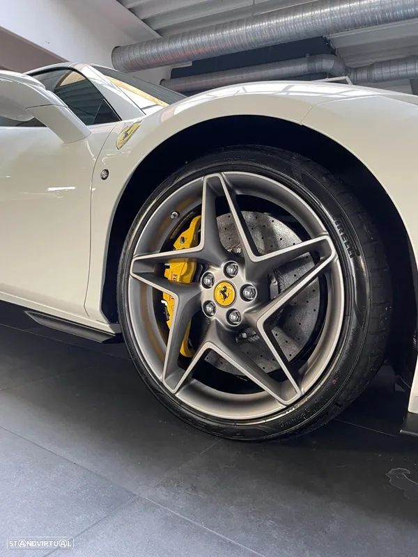 Ferrari F8 Tributo Spider - 10