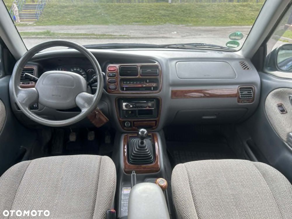 Suzuki Grand Vitara 2.5 V6 - 12