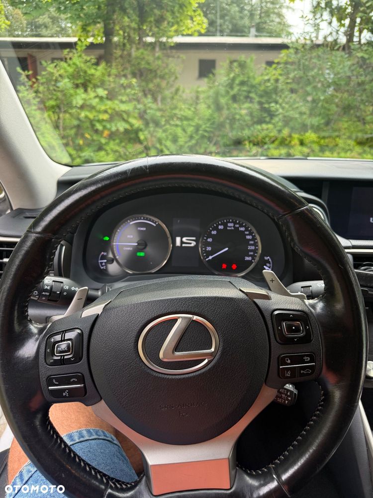 Lexus IS 300h Business Edition - 32
