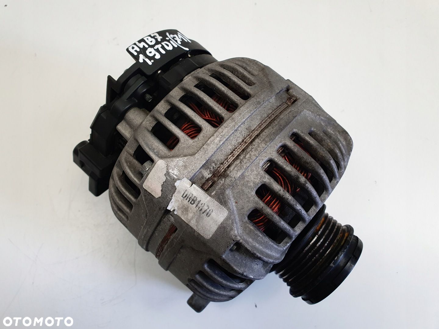 Audi A4 B7 1.9 TDI ALTERNATOR BOSCH - 1