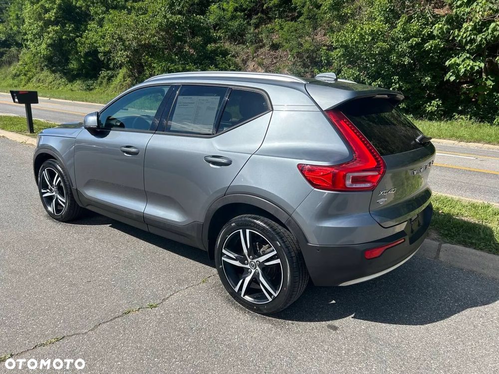 Volvo XC 40 T5 AWD Momentum - 4