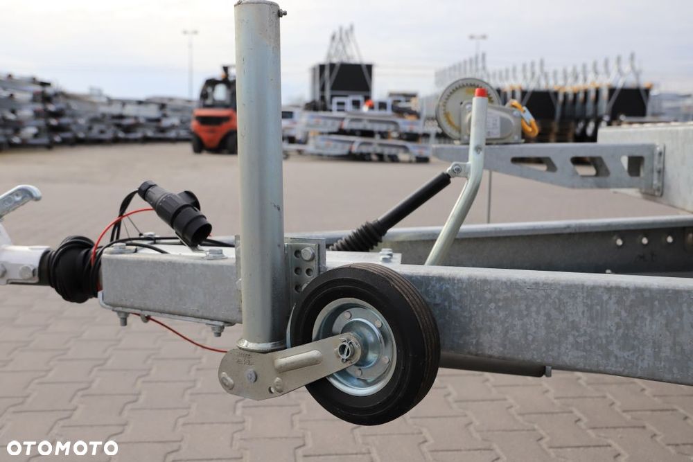 Niewiadów Mars 4.5 x 2.5 , 2 osie, koła 185R14C, DMC 3500 kg - 9