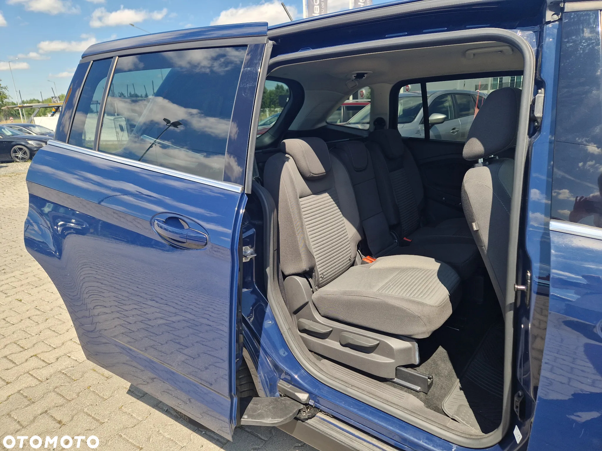 Ford Grand C-MAX - 26