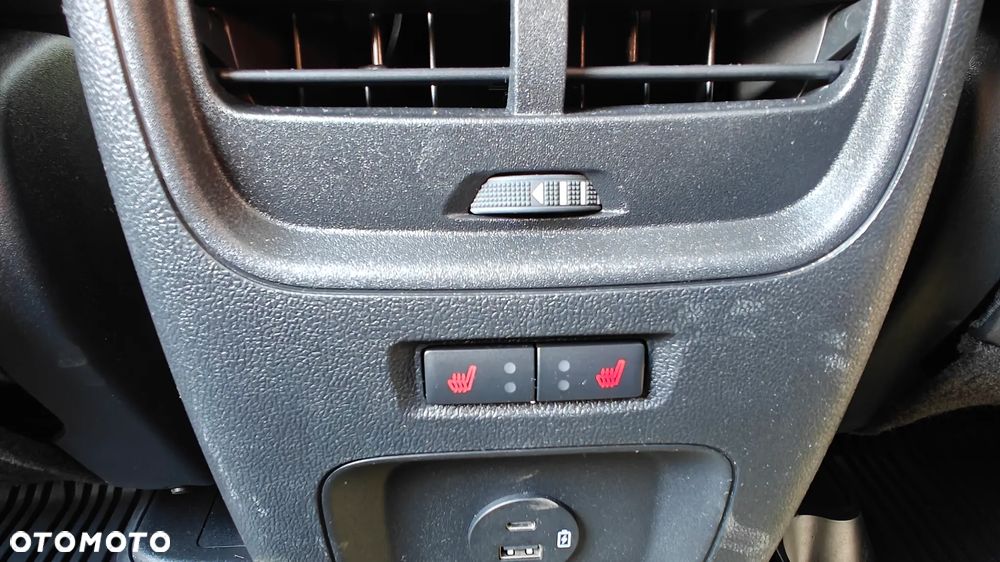 Ford Kuga - 12