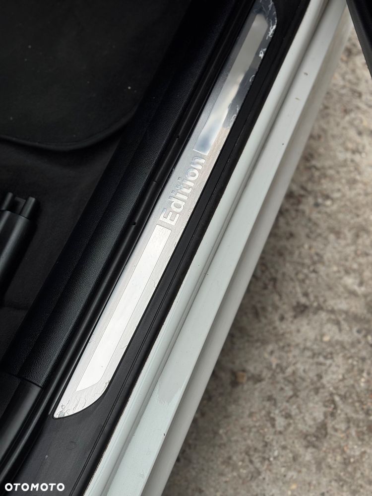 BMW Seria 3 318d DPF Touring Edition Sport - 15
