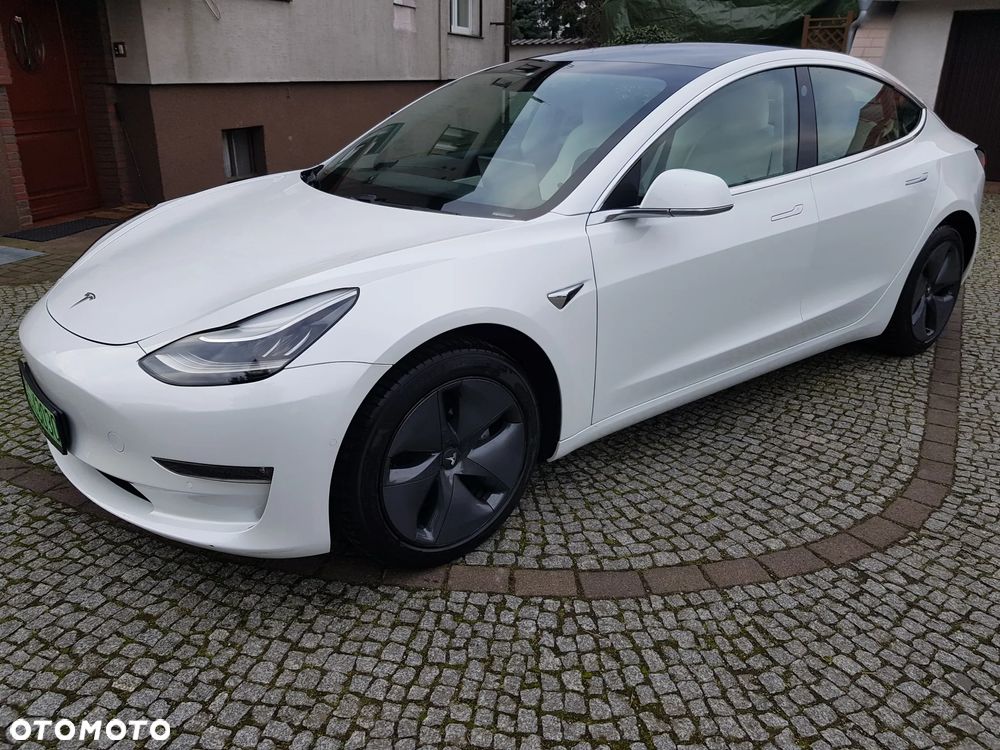 Tesla Model 3 - 1