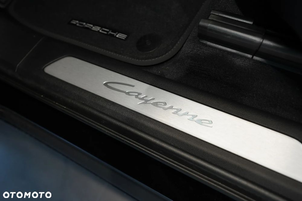 Porsche Cayenne - 22