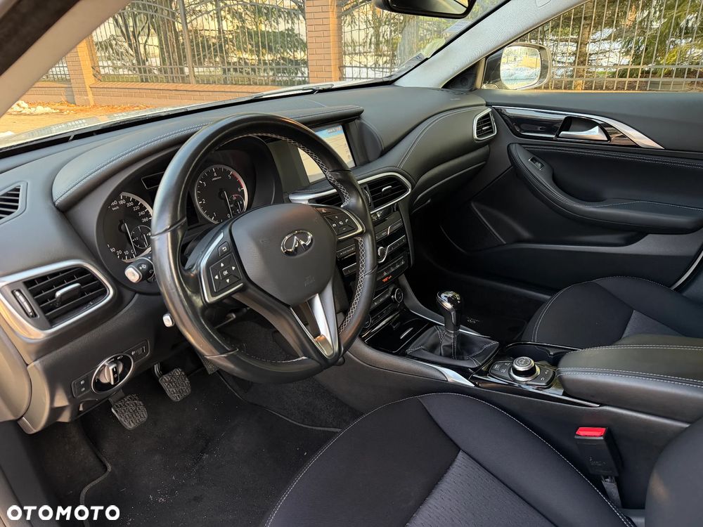 Infiniti Q30 1.5d Premium Tech Gallery White - 10