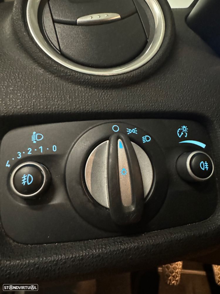 Ford Fiesta 1.0 T EcoBoost Titanium - 13