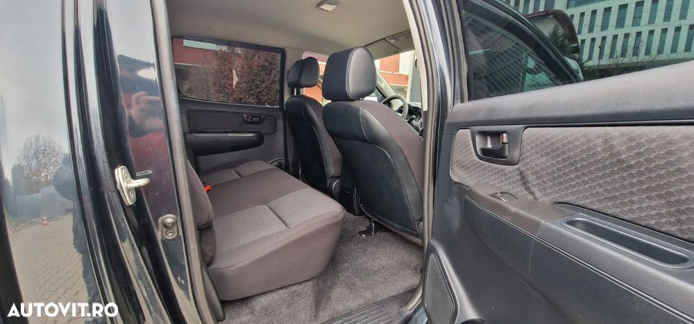 Toyota Hilux 4x4 Double Cab - 12