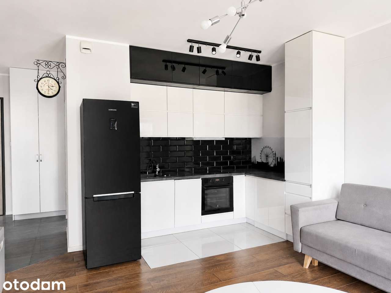 Starowiejska 50. Dwie sypialnie, salon z aneksem, biuro, garaż, balkon