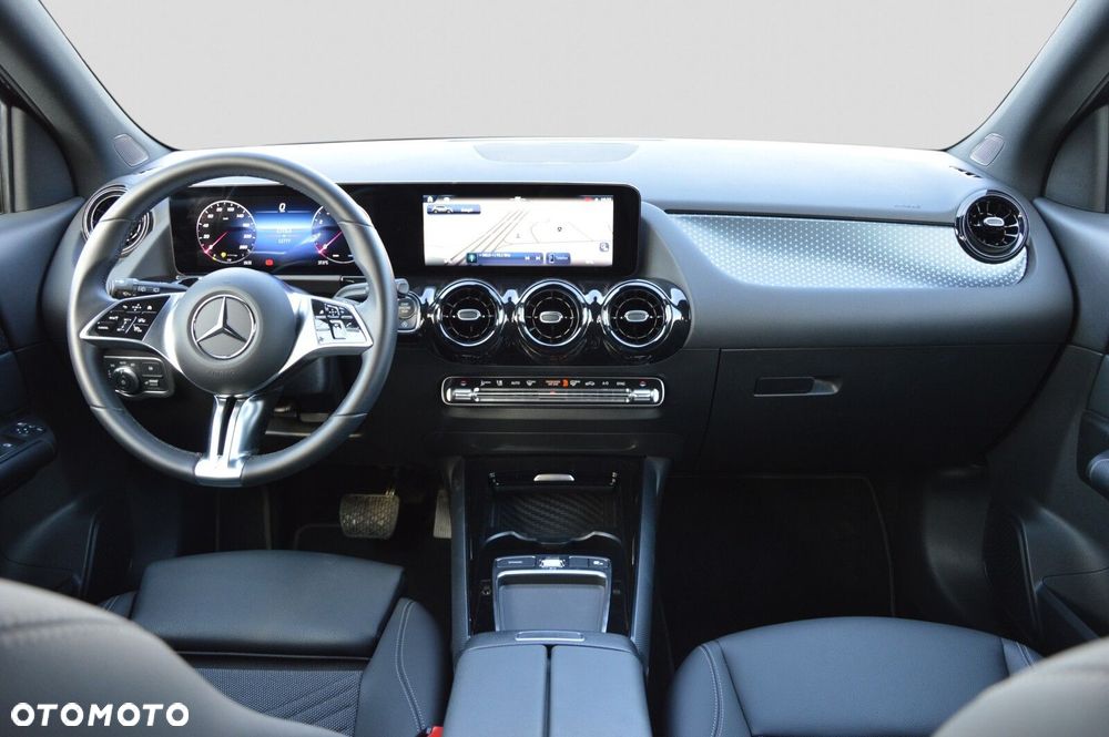Mercedes-Benz GLA - 24