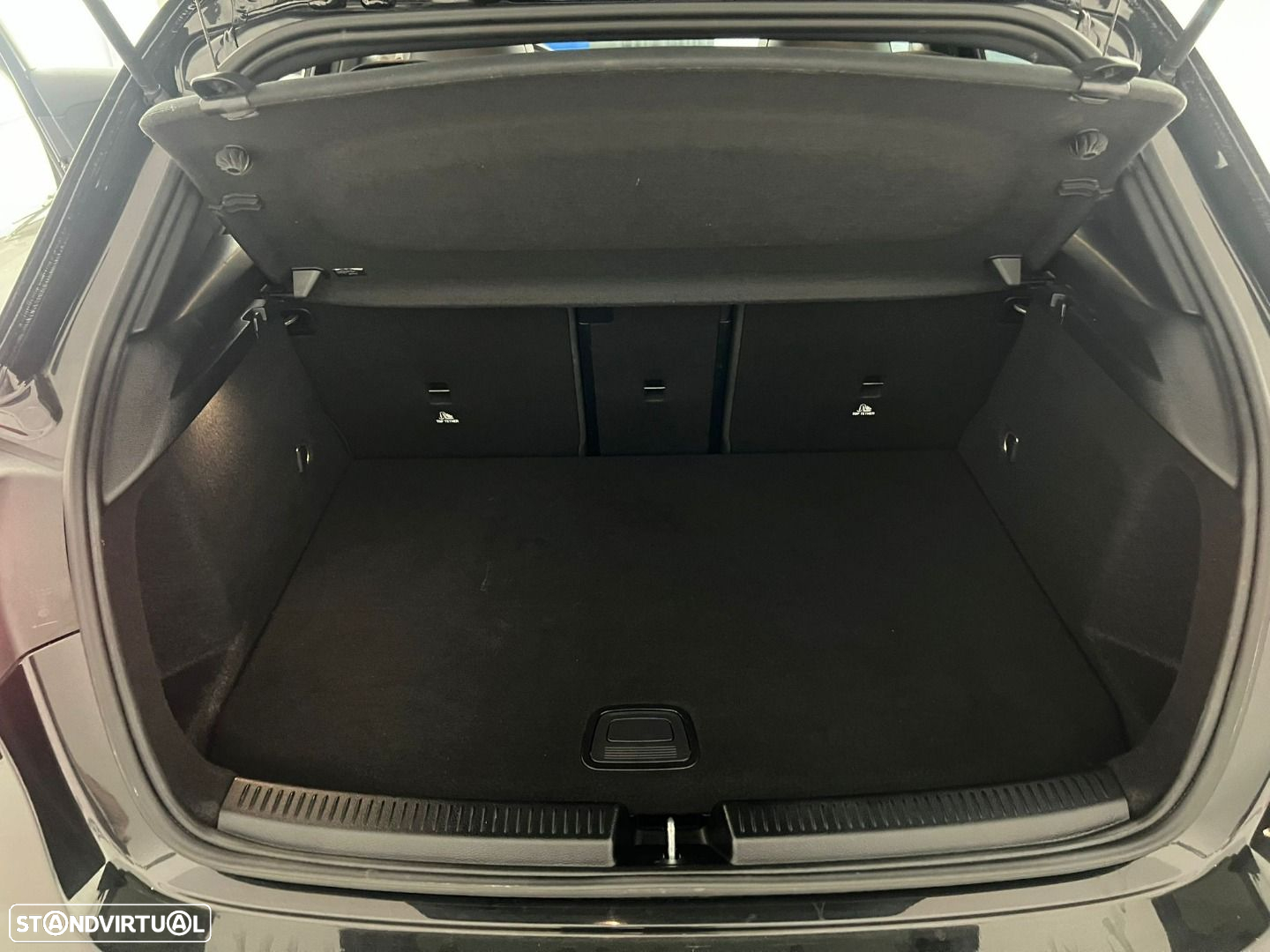 Mercedes-Benz A 250 e AMG Line - 35