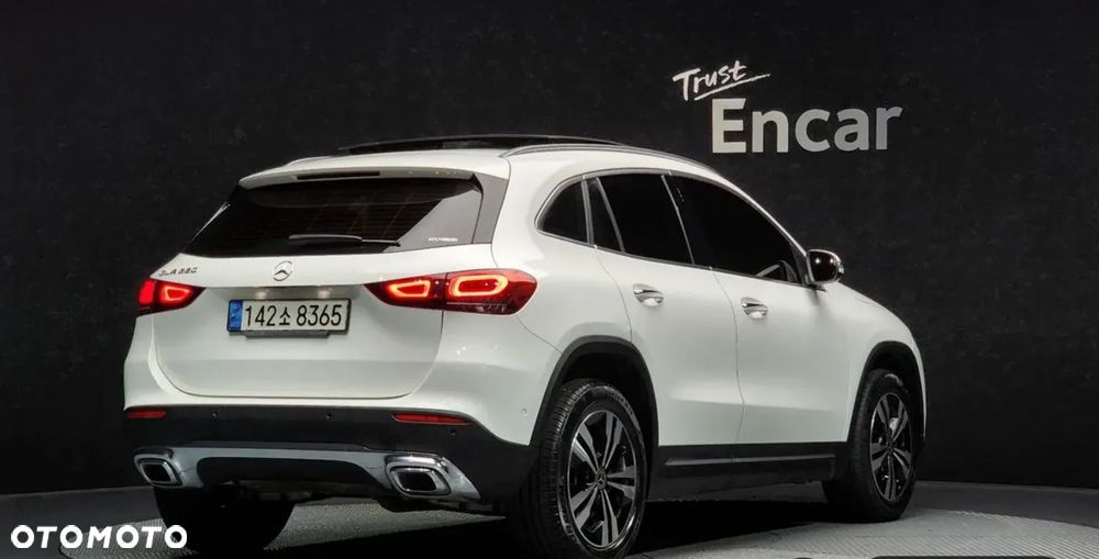 Mercedes-Benz GLA - 3