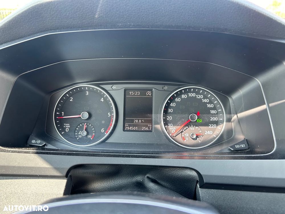 Volkswagen Caravelle - 13