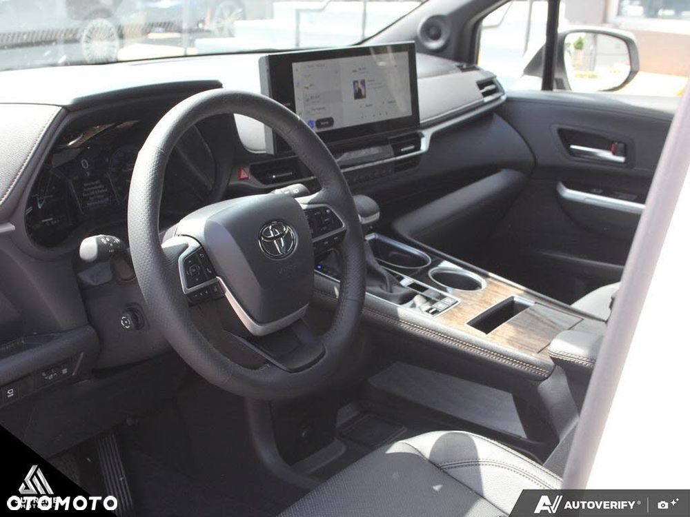 Toyota Sienna - 8