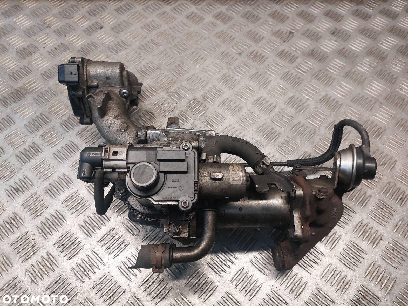 PRZEPUSTNICA EGR CHŁODNICZKA DACIA SANDERO I 1.5 DCI 8200614985 - 1