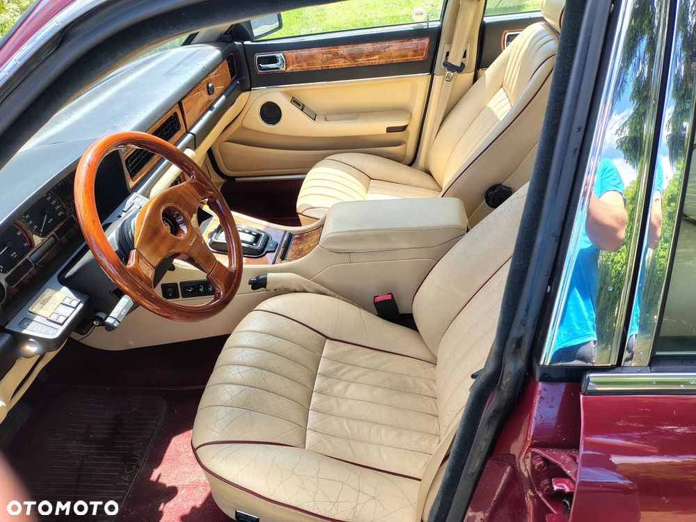 Jaguar XJ - 21