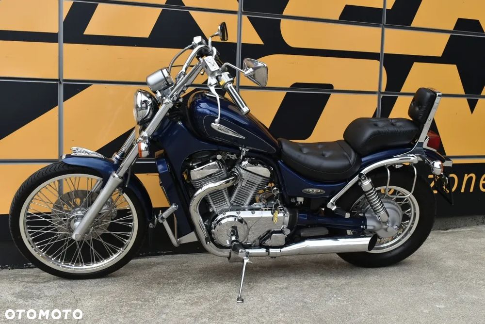 Suzuki Intruder - 8