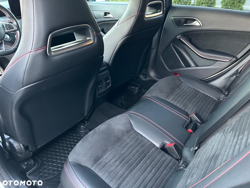 Mercedes-Benz CLA 180 7G-DCT AMG Line - 6