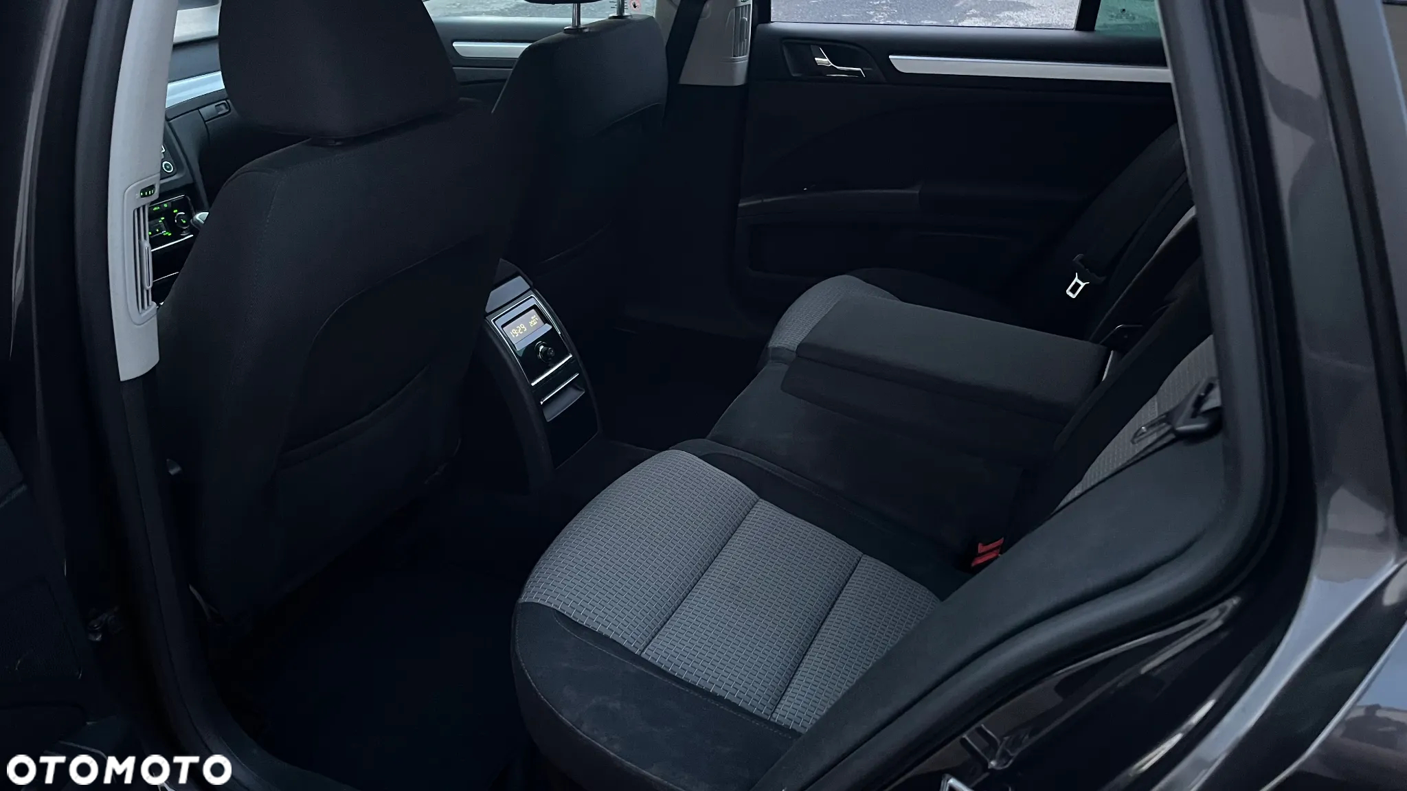Skoda Superb Combi 2.0 TDI Ambition - 13