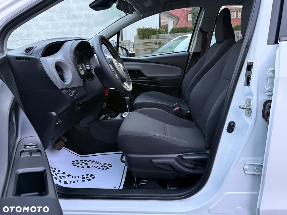 Toyota Yaris Hybrid 100 Active - 10