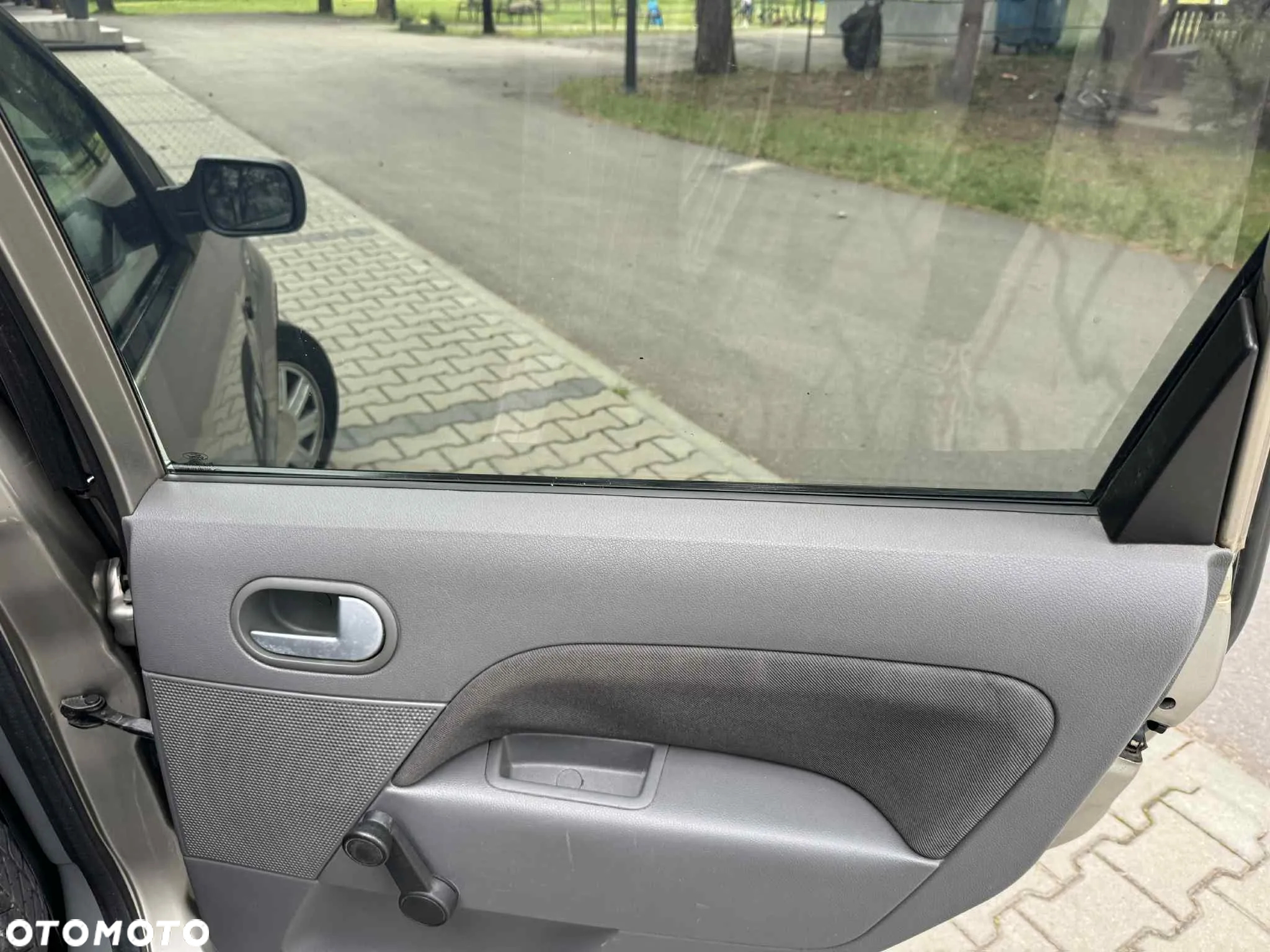 Ford Fiesta 1.4 Ambiente - 12