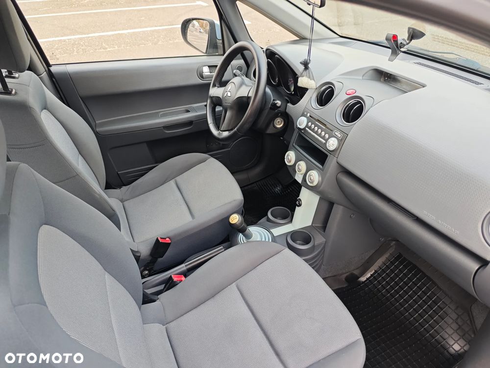 Mitsubishi Colt - 12