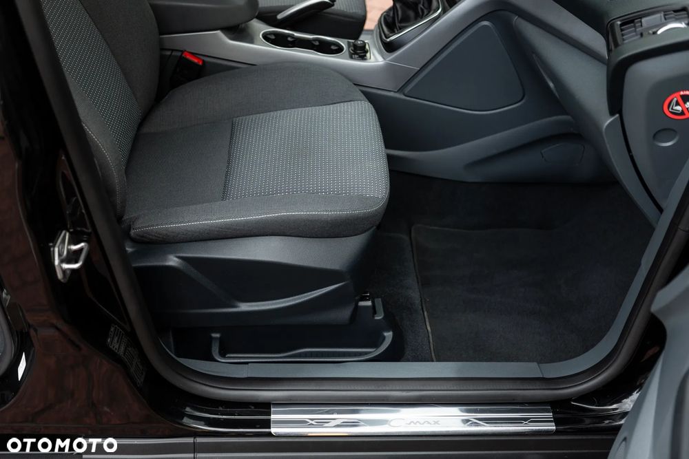 Ford Grand C-MAX - 36