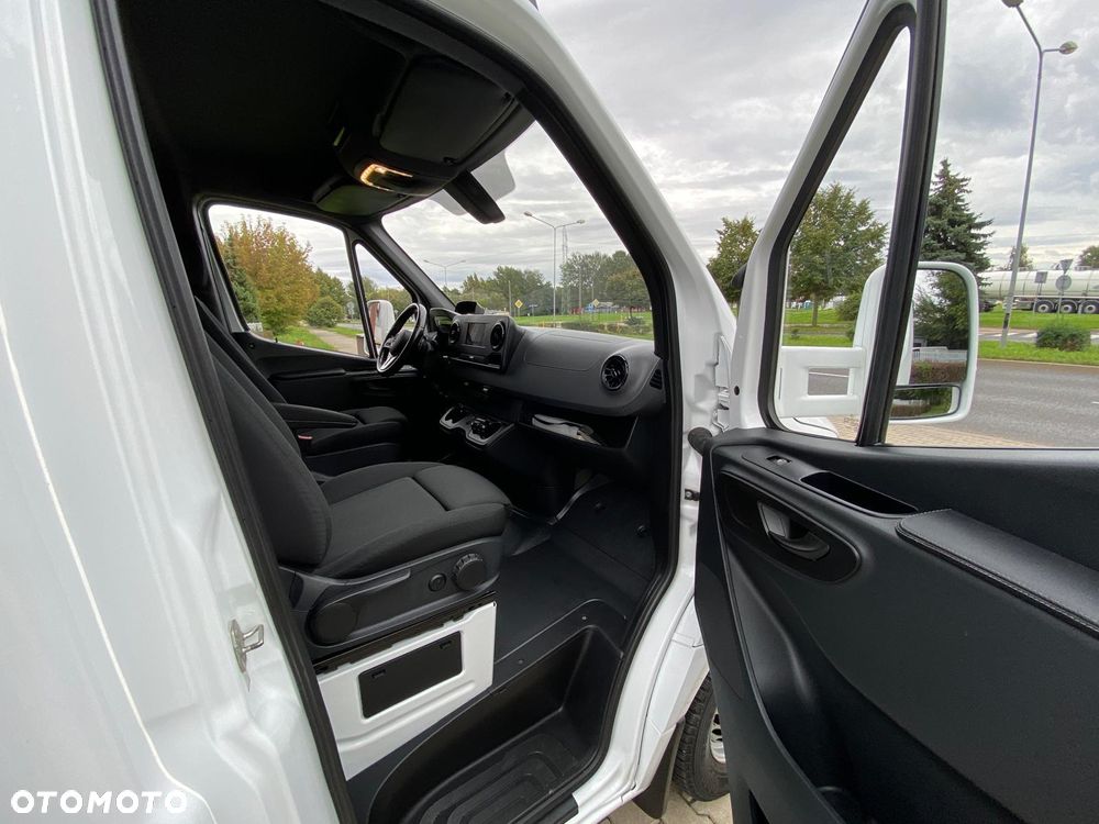 Mercedes-Benz SPRINTER 319 CDI 3,0 V6 AUTOMAT KONTENER CHŁODNIA WINDA - 33