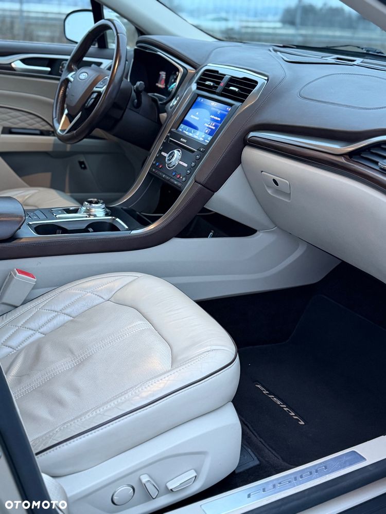 Ford Fusion - 34