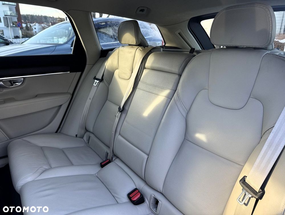 Volvo V90 Cross Country - 29