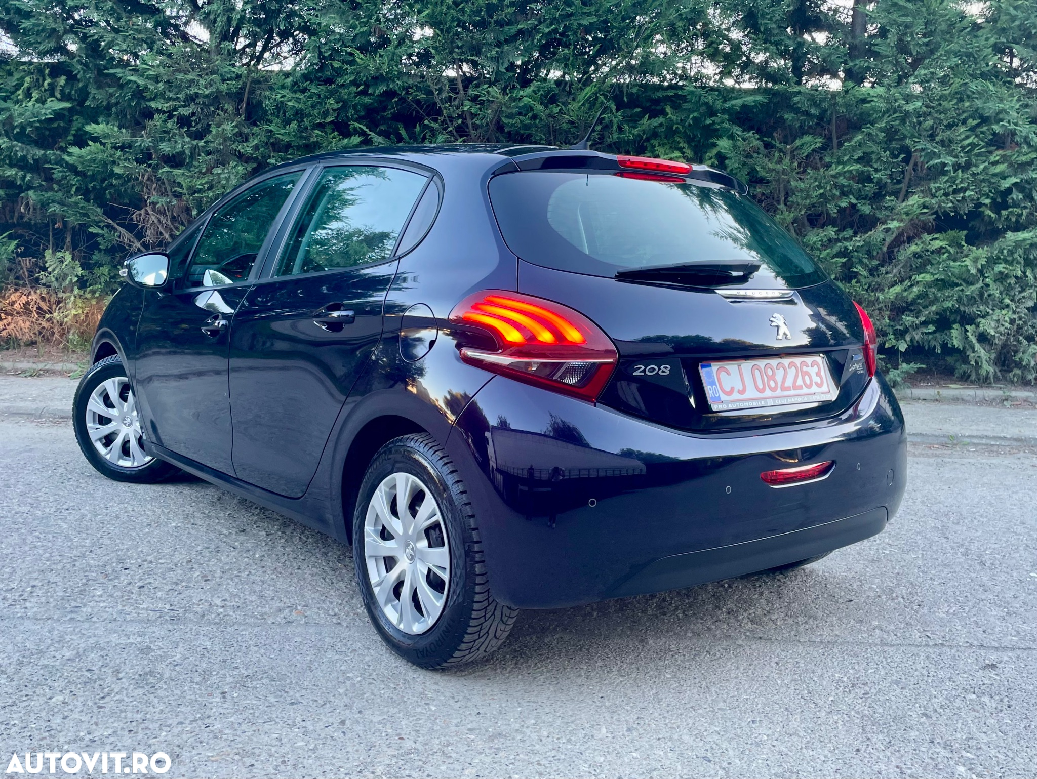 Peugeot 208 1.2 L PureTech STT Allure - 5