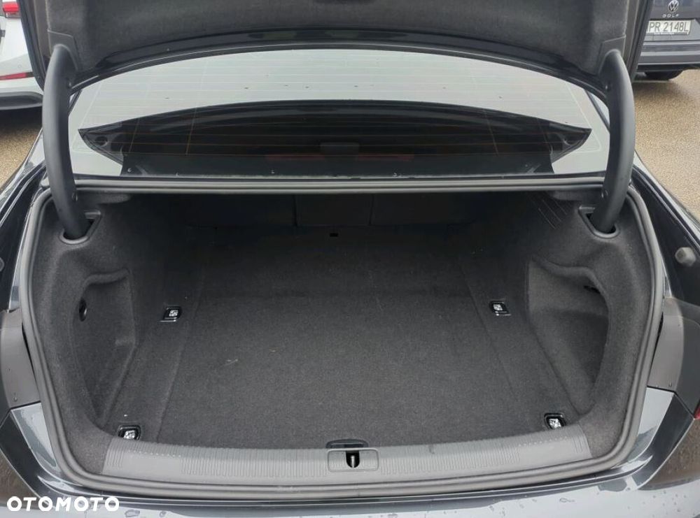 Audi A4 Limousine - 8