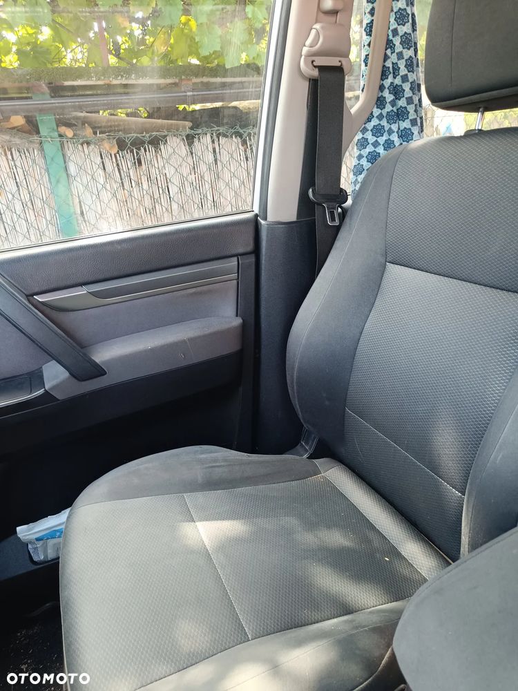 Mitsubishi Pajero 3.2 DI-D Invite - 31