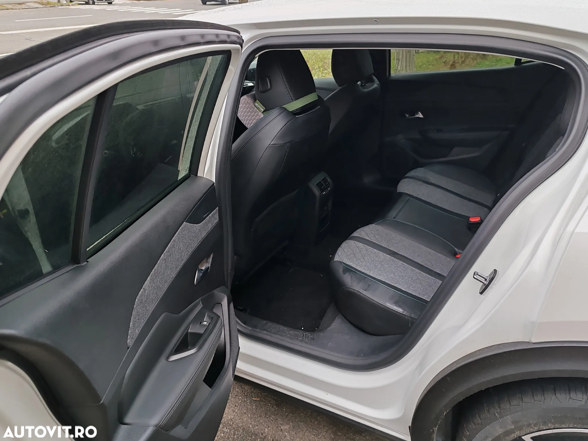 Peugeot 408 1.2L PureTech 130 S&S EAT8 Allure Pack - 19