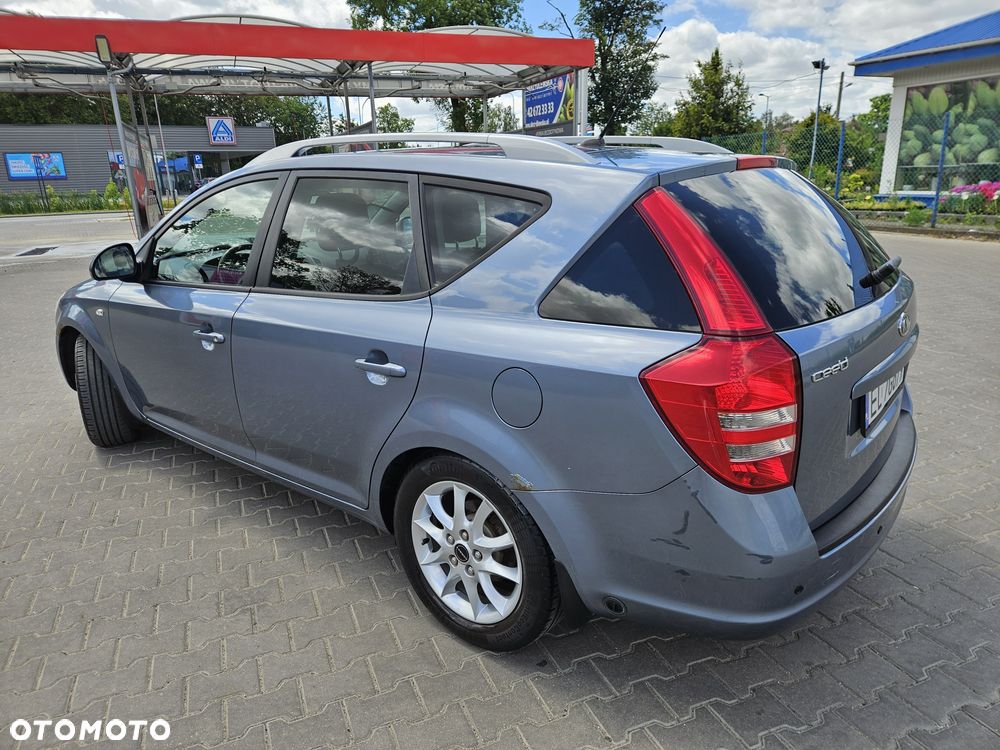 Kia Ceed - 4