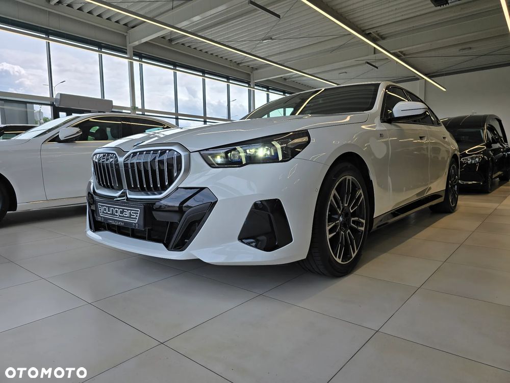 BMW 5 Series 2024 photo 2