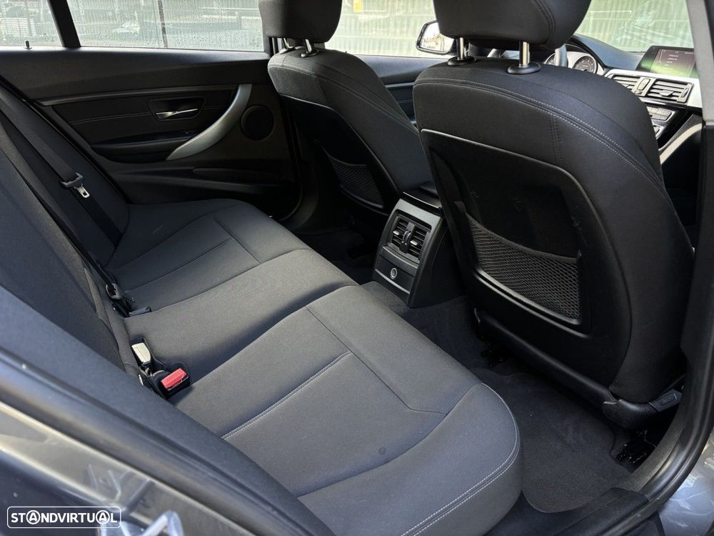 BMW 318 d Pack M - 11